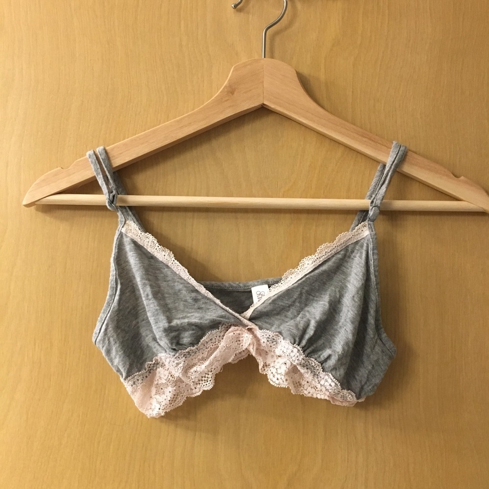 simple lacey bralette 🌸